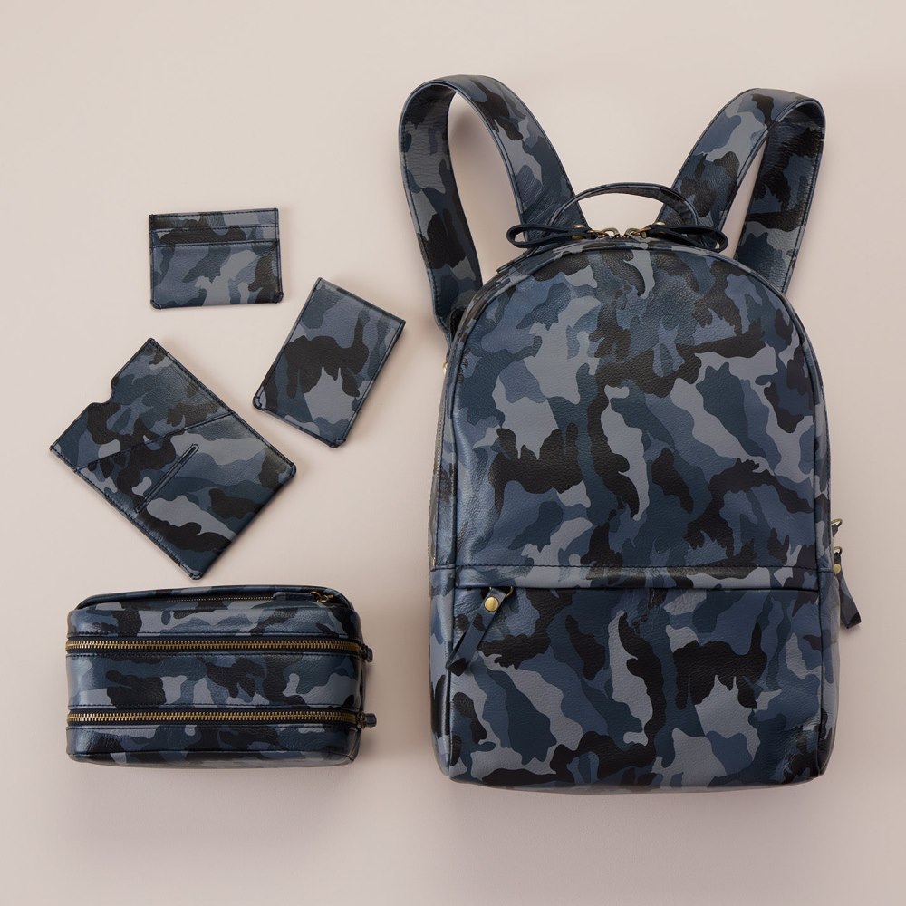 Hobo | Men's Travel Kit in Silk Napa Leather - Blue Camo