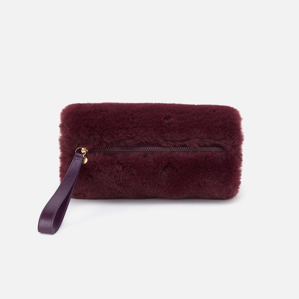 Hobo | Zuri Muff in Faux Fur and Polished Leather - Plum - Click Image to Close