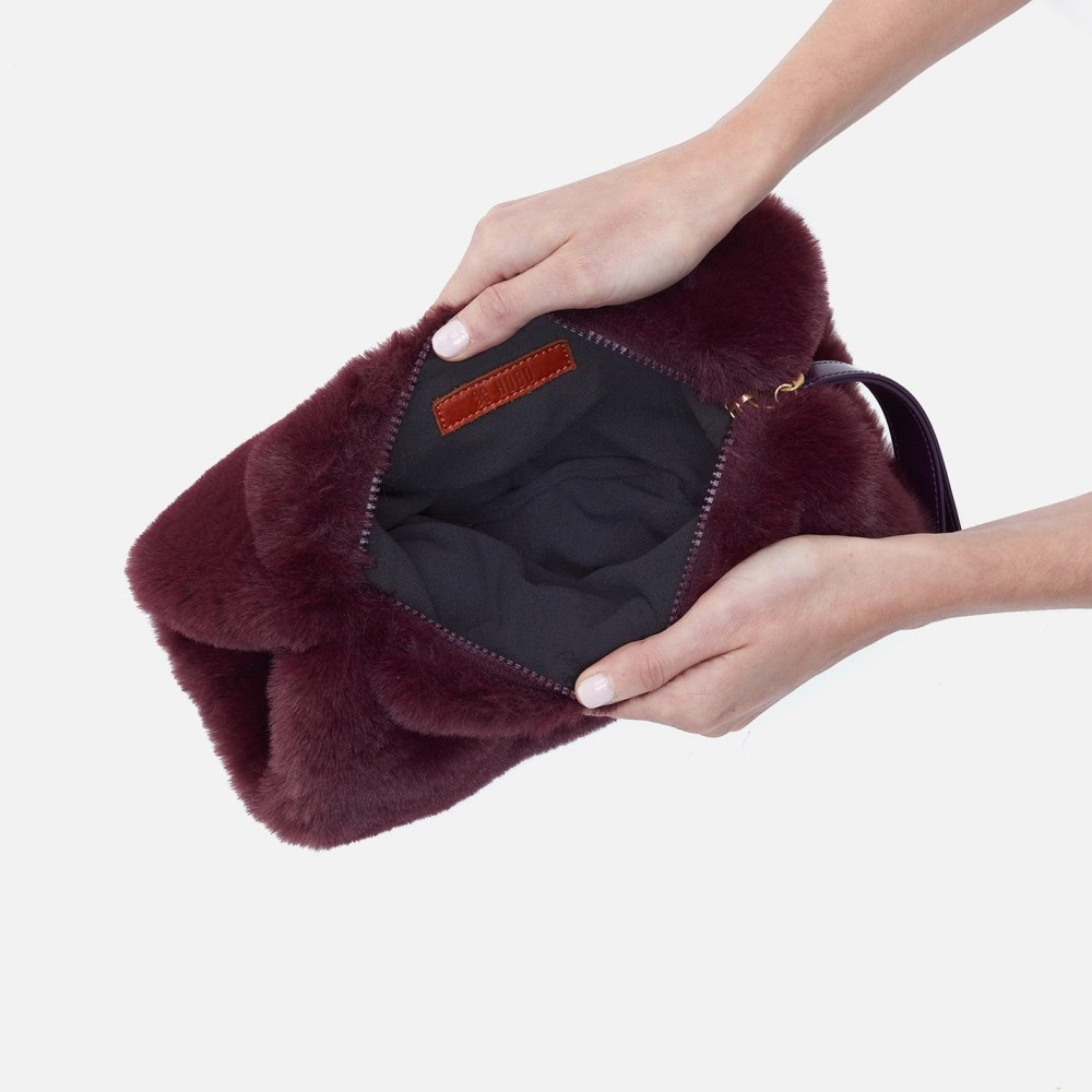 Hobo | Zuri Muff in Faux Fur and Polished Leather - Plum - Click Image to Close