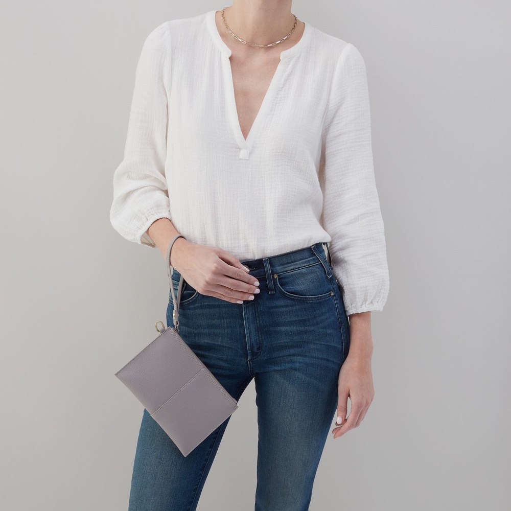 Hobo | Vida Small Pouch in Micro Pebbled Leather - Morning Dove Grey