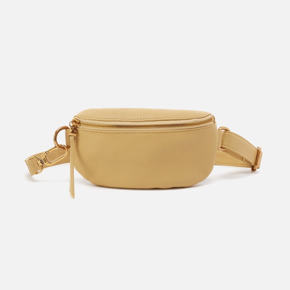 Hobo | Fern Belt Bag in Pebbled Leather - Flax
