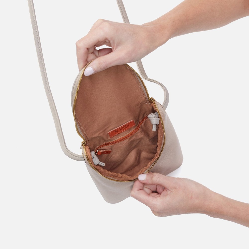 Hobo | Fern Crossbody in Pebbled Leather - Taupe